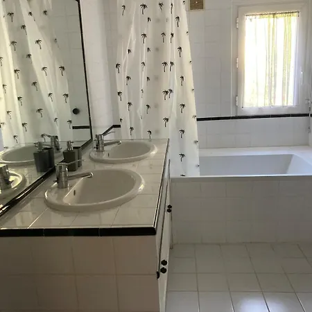 La Celestine Maison De Village Casa de Férias *